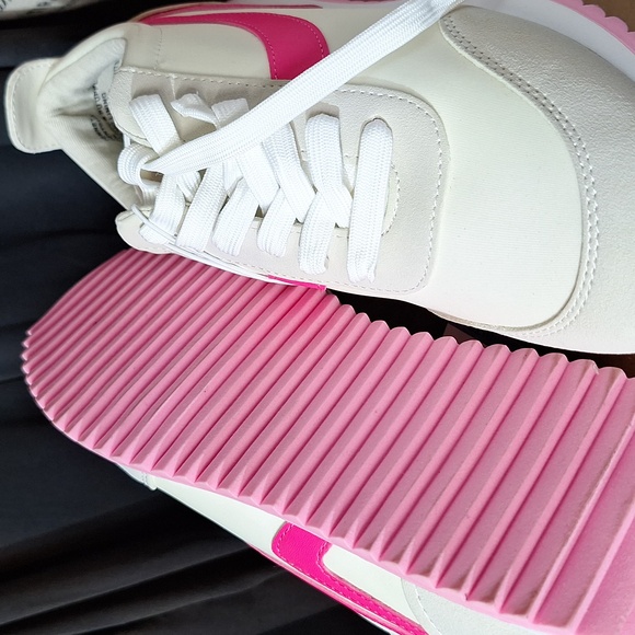 Steve Madden Ladies Sneaker Style Denney Size (9 ) Pink/White - Picture 8 of 8